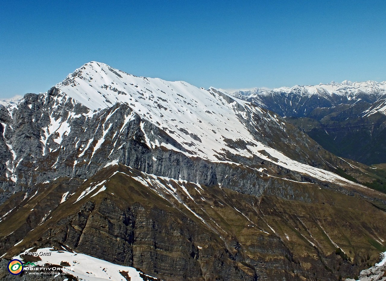 47 Grignone - versante sud ancora innevato.JPG